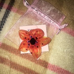 Tarina Tarantino Floral Hair-clip